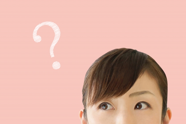 悩む女性